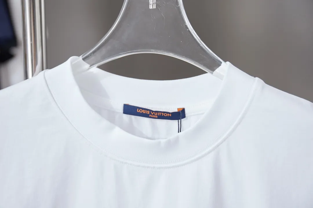 🅿️200 1V 25SS early spring new style short sleeves with embroidered letters, light luxury, a must-have item for daily commuting for men and women, correct version, welcome to compare, detailed features · 320 grams of 100% pure cotton double yarn jersey fabric · Special thickened 32 pieces of double yarn 1X1 thread in the same vat · Imported Tajima machine hollow embroidered letter logo. Ready-made garments are washed to make the embroidery softer · Double-needle sewing and cross-seam technology · Original main mark, washed tag, brand moisture-proof paper packaging Color: black/white/khaki Size: S/M/L/XL